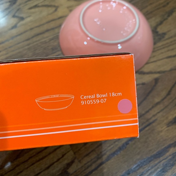 New Le Creuset Salmon Pink Cereal Bowl - Picture 4 of 5